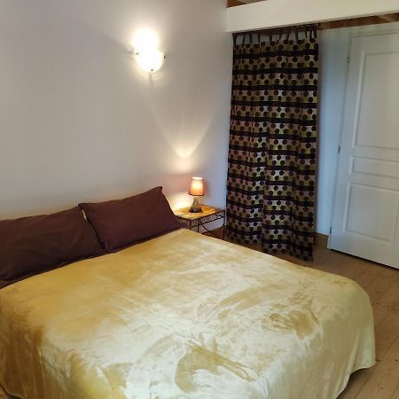 Fenioux  La Maison Pres Du Ruisseau מראה חיצוני תמונה