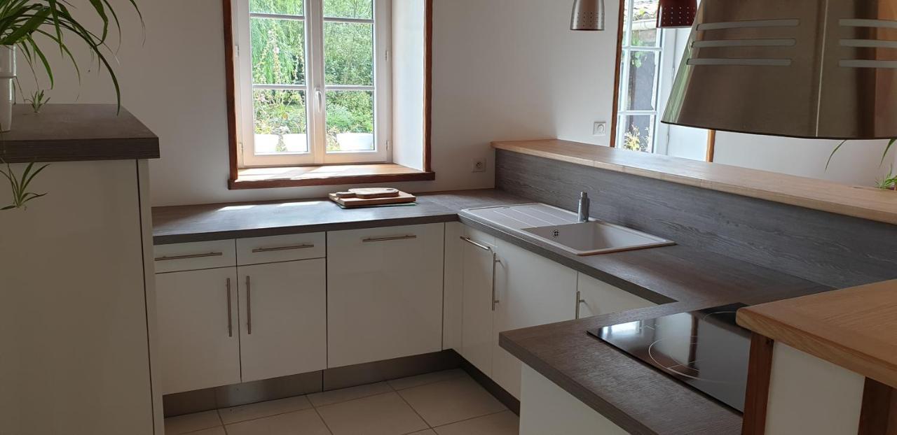 Fenioux  La Maison Pres Du Ruisseau מראה חיצוני תמונה