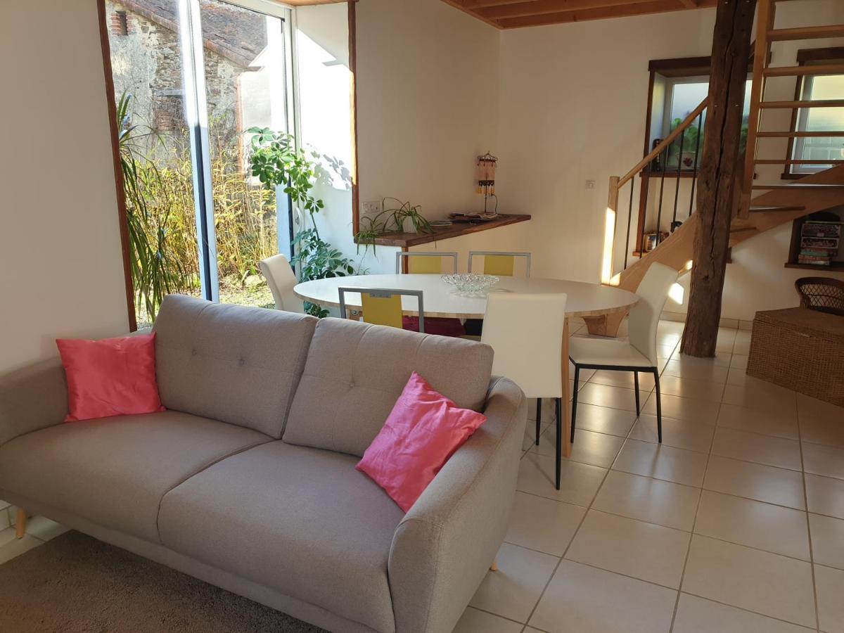 Fenioux  La Maison Pres Du Ruisseau מראה חיצוני תמונה