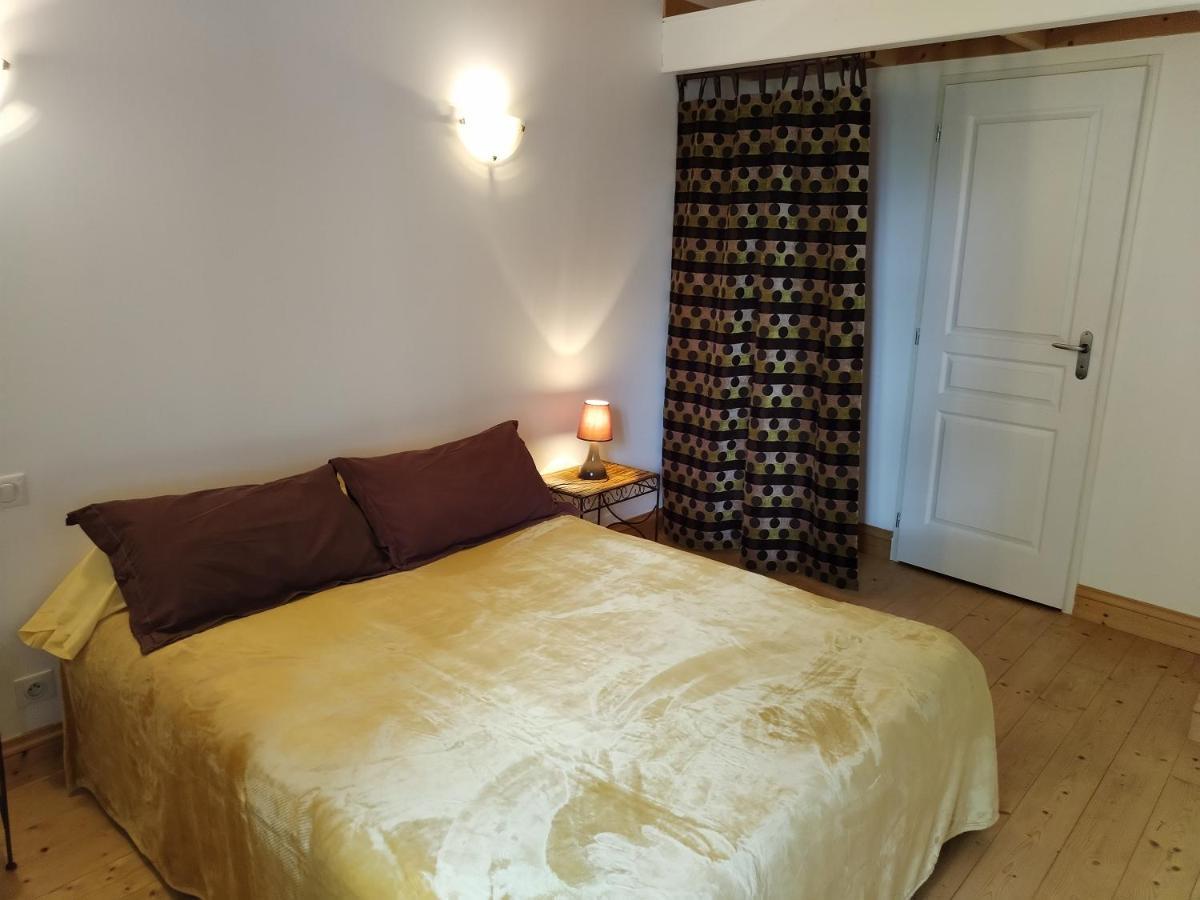 Fenioux  La Maison Pres Du Ruisseau מראה חיצוני תמונה